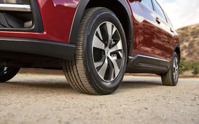 A close-up of the 8.7 inches of ground clearance on the Subaru Ascent.